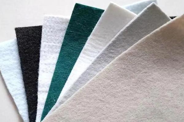 黑色短絲土工布與白色的區(qū)別有哪些 第3張